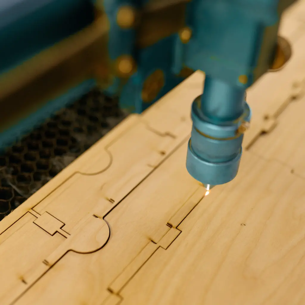 Placi si placaj lemn, plop, fag, cedru, mesteacan, furnir, placi MDF. debitare laser, frezare CNC